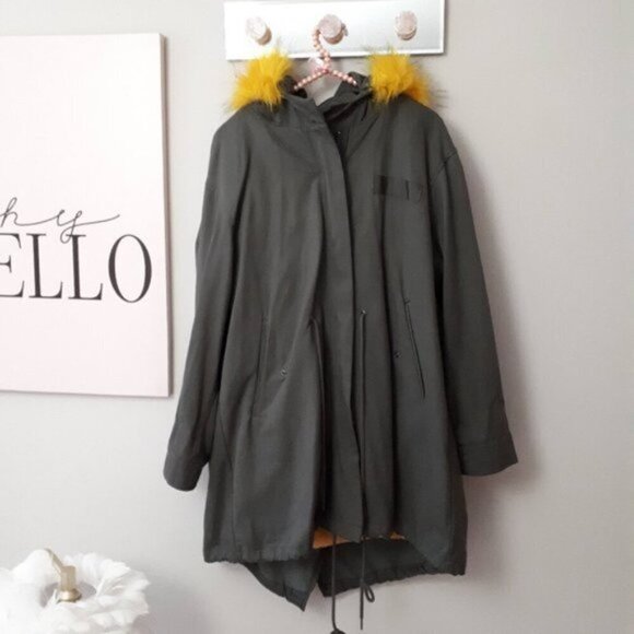EUC Zara green parka with detachable yellow gold faux fur interior and hood trim - Picture 7 of 9